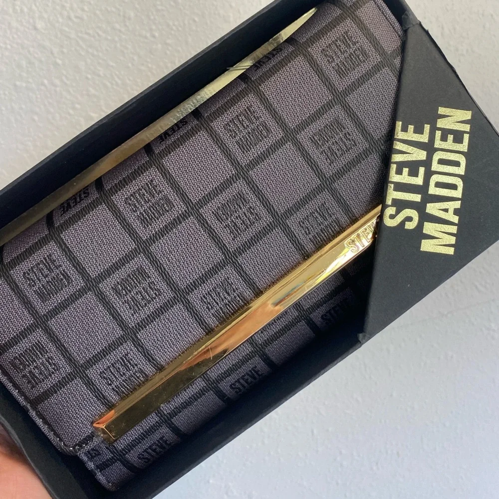 Steve Madden Black & Gold Trifold Wallet - Picture 1 of 3